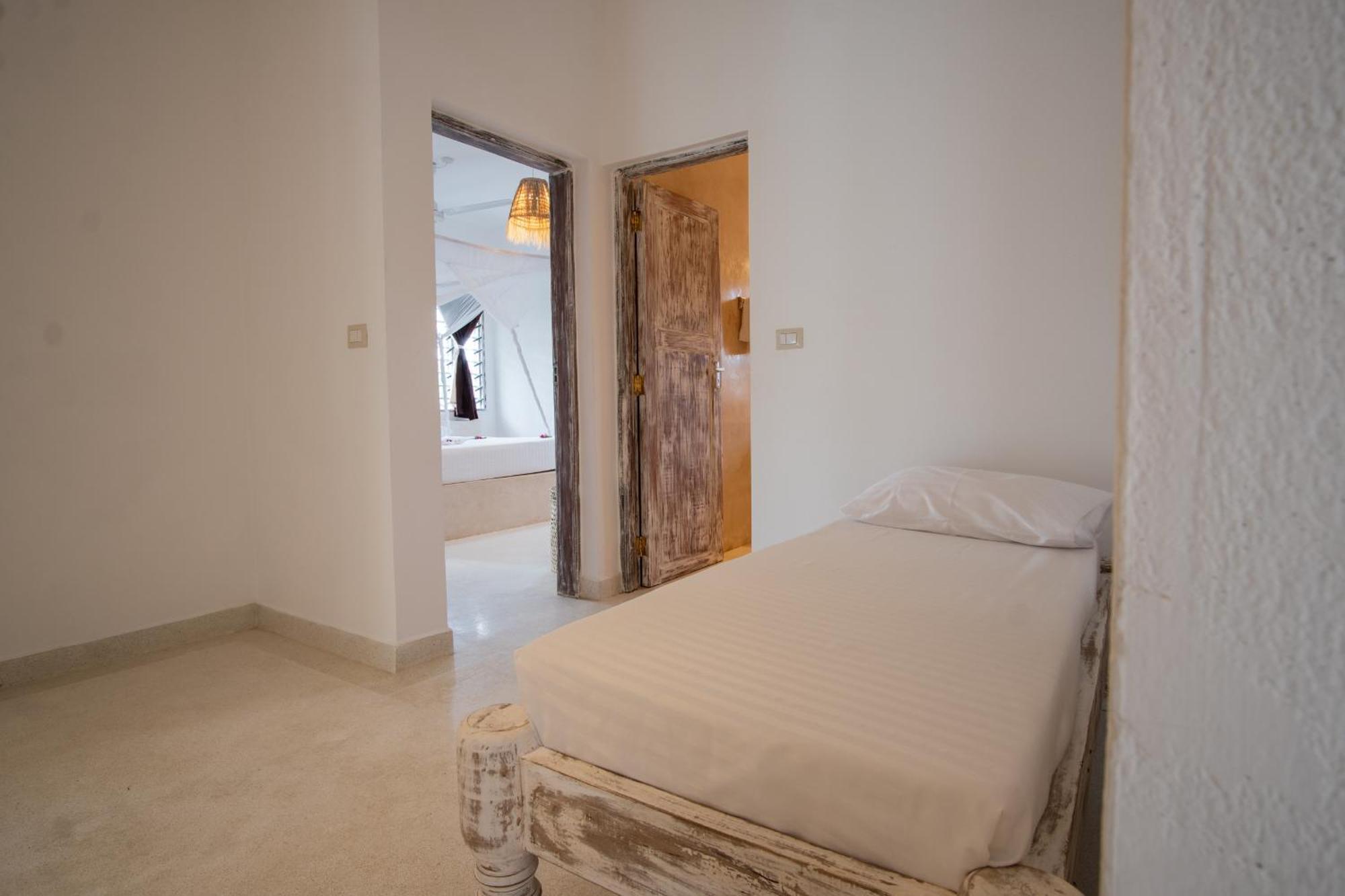 Rafiki Tamu Residential Resort วาตามู ภายนอก รูปภาพ